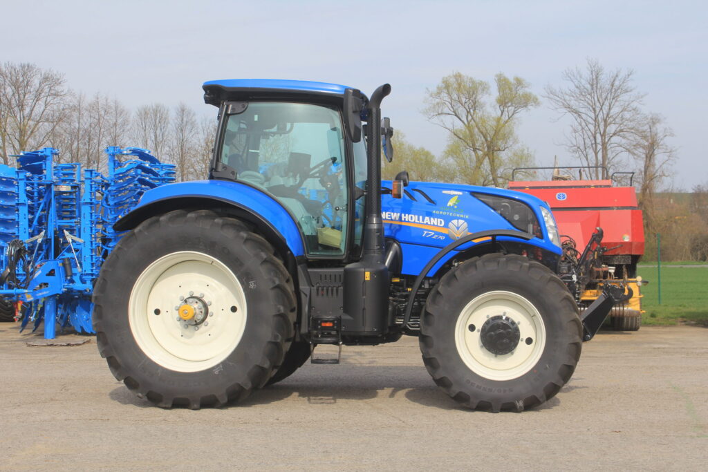 modrý traktor New Holland