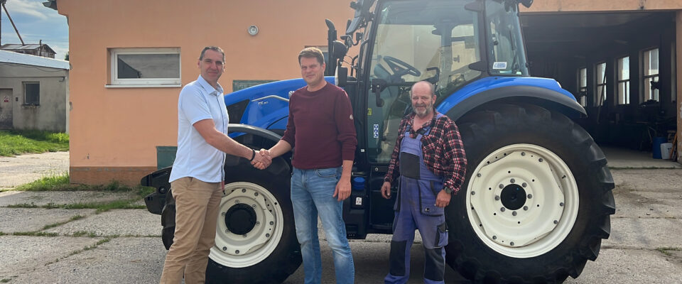 modrý new holland t5.90